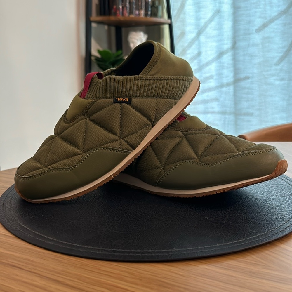 TEVA “ReEmber Slip-Ons” (US-10)